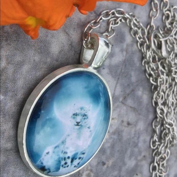 SNOW LEOPARD PENDANT - Picture 5 of 7